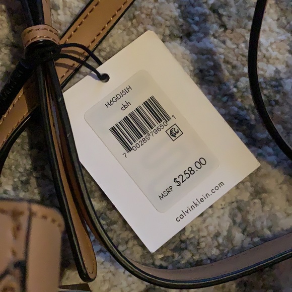 HOST PICK ๐ Calvin Klein Handbag - Picture 3 of 4